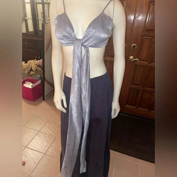 HYFVE CROPPED MULTI WAY WRAP TOP WITH ADJUSTABLE STRAPS SILVER  SIZE LARGE - Picture 13 of 16